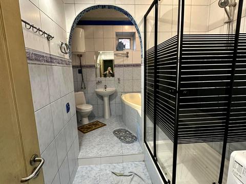 будинок за адресою Академіка Малиновського вул.