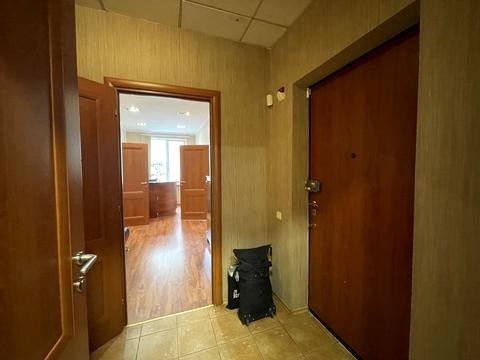 комерційна за адресою Добровольців вул. (Маршала Говорова), 18