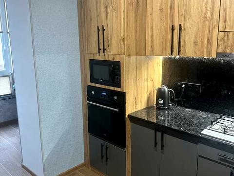 квартира за адресою Домбровського вул., 3