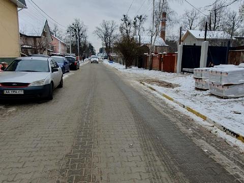 комерційна за адресою Українська вул., 48