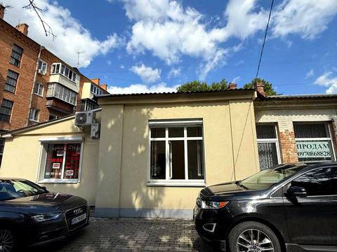 комерційна за адресою Володимирська вул., 94