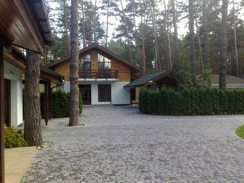 будинок за адресою с. Плюти, вул. Плютовська, 22