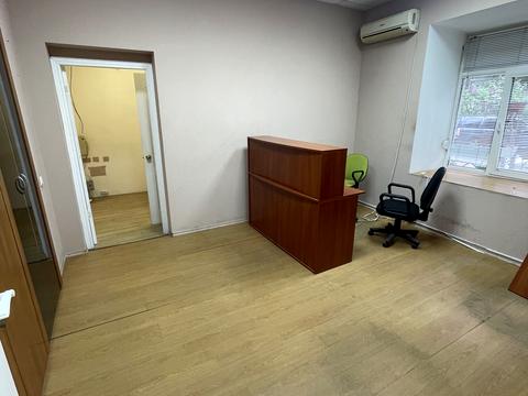 комерційна за адресою Саксаганського вул., 43