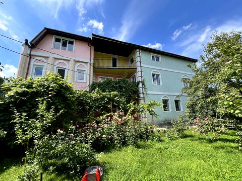 будинок за адресою Центральна вул., 1