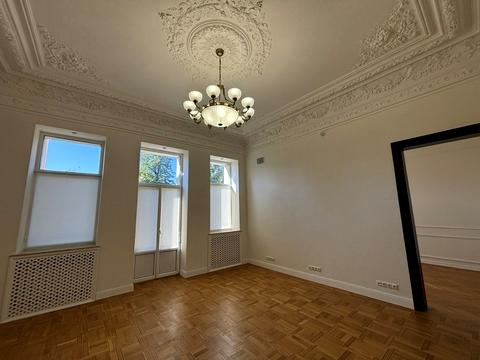 комерційна за адресою Паторжинського вул., 23