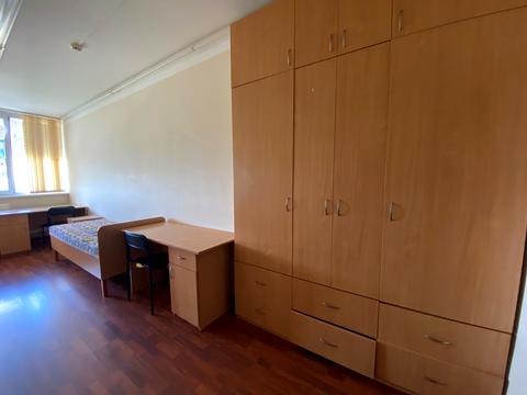 комерційна за адресою Оксамитова вул., 18-Б