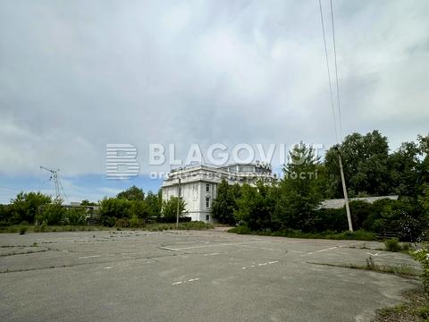 комерційна за адресою Боровкова вул., 40