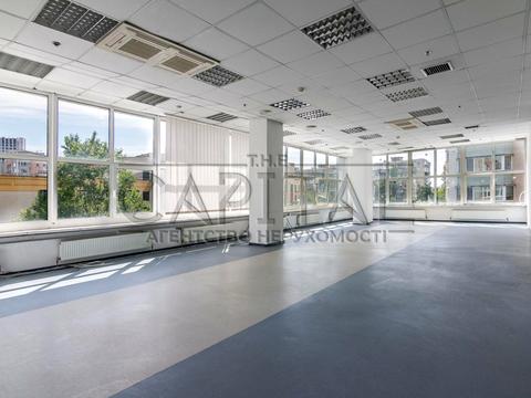 комерційна за адресою Раїси Окіпної вул., 8б