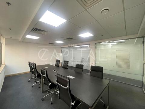 комерційна за адресою Богдана Хмельницького вул., 52