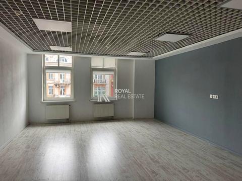 комерційна за адресою Володимирська вул., 38