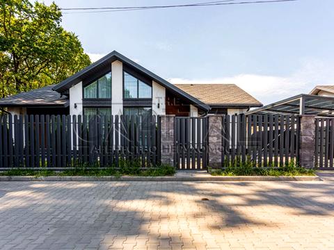 будинок за адресою Привітна