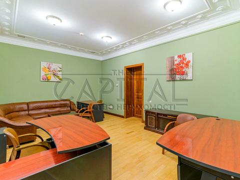 комерційна за адресою Липська вул., 10