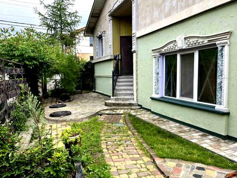 будинок за адресою Богатирська вул., 30а