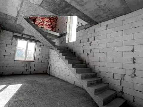 дом по адресу Євгена Плужника ул.