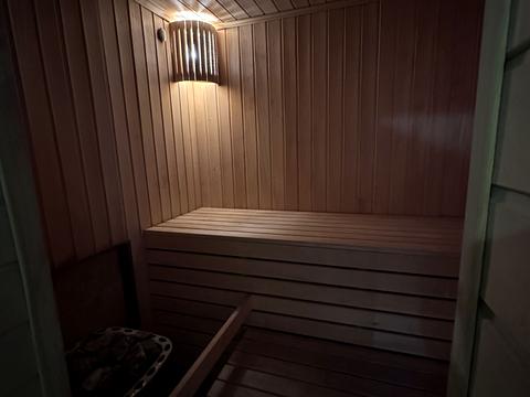 комерційна за адресою Мандриківська вул., 136