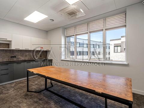 комерційна за адресою Михайла Максимовича вул. (Онуфрія Трутенка), 8