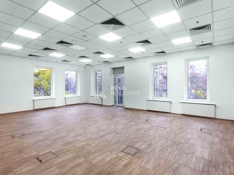 комерційна за адресою Жилянська вул., 75