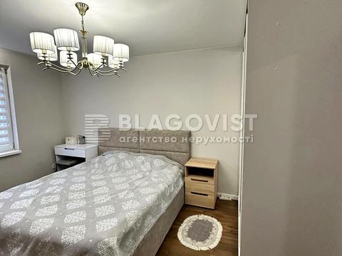 квартира за адресою Софії Русової вул., 7-А