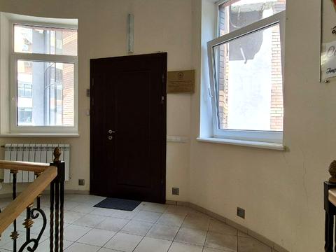 комерційна за адресою Лесі Українки бульв., 7-Б