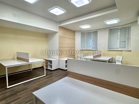 комерційна за адресою Зоопаркова вул., 1