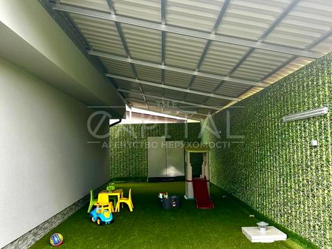 будинок за адресою Центральна вул., 8