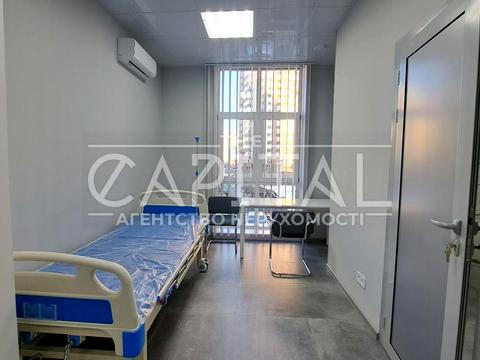 комерційна за адресою Микільсько-Слобідська вул., 8