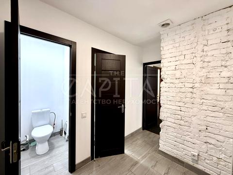 комерційна за адресою Володимирська вул., 10