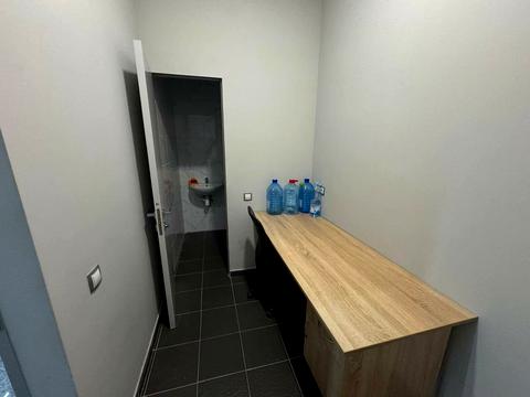 комерційна за адресою Центральна вул., 21-Б