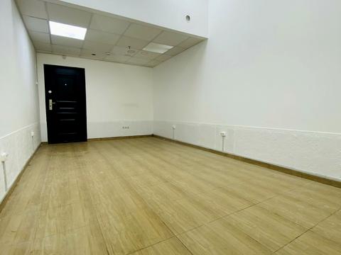 комерційна за адресою Борщагівська вул., 152-А