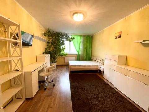 квартира за адресою Сім'ї Кульженків вул. (Петра Дегтяренка), 33