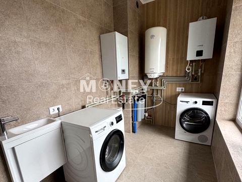 будинок за адресою с. Нові Петрівці, Нові Петрівці