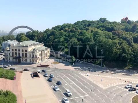 комерційна за адресою Хрещатик вул., 4