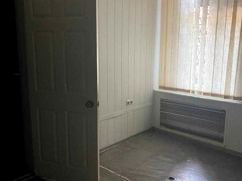 комерційна за адресою Богдана Хмельницького вул., 84