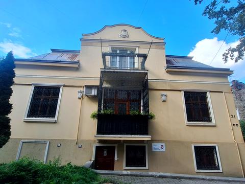 коммерческая по адресу Клепарівська, 21