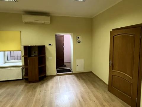 комерційна за адресою Мечникова вул., 2/1