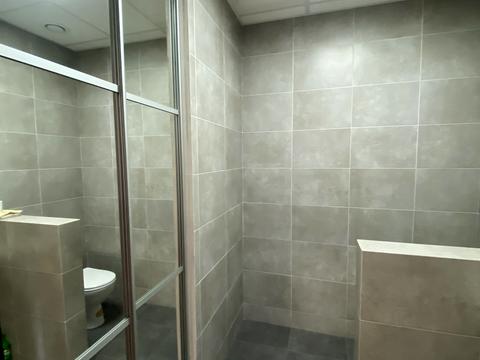 комерційна за адресою Дніпровська набережна вул., 26-Ж