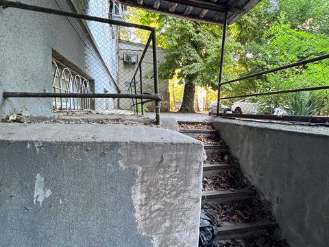 комерційна за адресою Семінарська вул., 15а