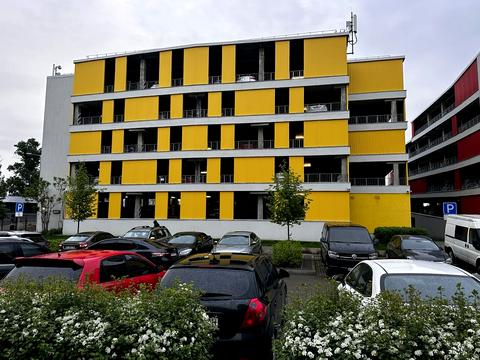 паркомісце за адресою Березнева вул., 12 Ж