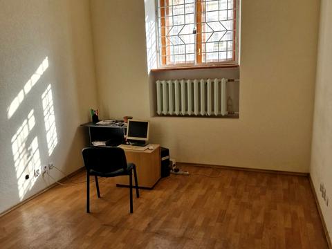 комерційна за адресою Радистів вул., 10