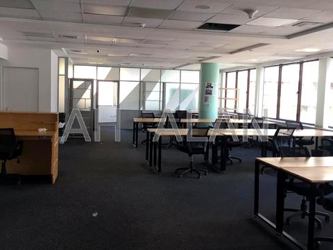 комерційна за адресою Володимирська вул., 77А