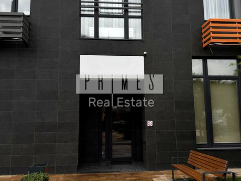 комерційна за адресою Дніпровська набережна вул., 18-А