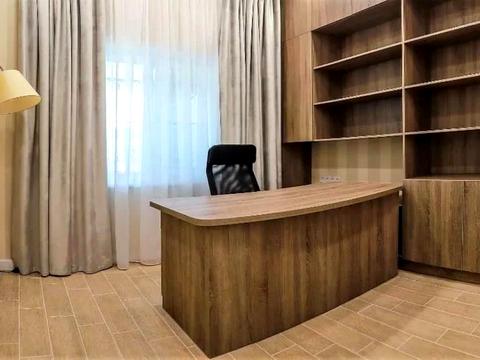 будинок за адресою Центральна, 1