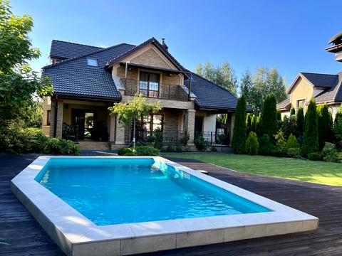 будинок за адресою Вишнева