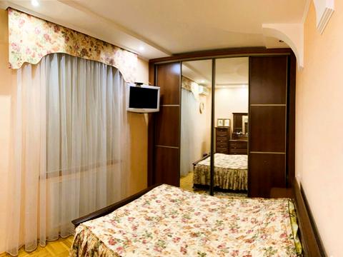 квартира за адресою Пилипа Орлика вул. (Паризької Комуни), 1