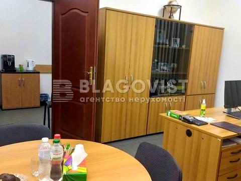 комерційна за адресою Київ, Ушинського вул., 25-А