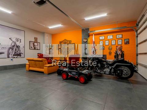 будинок за адресою Молодіжна вул.