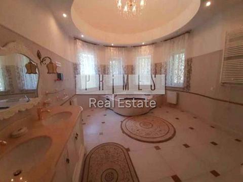 будинок за адресою Набережна вул.