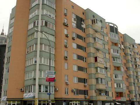 квартира за адресою Раїси Окіпної вул., 8