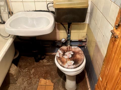 комната по адресу Олега Антонова, 15