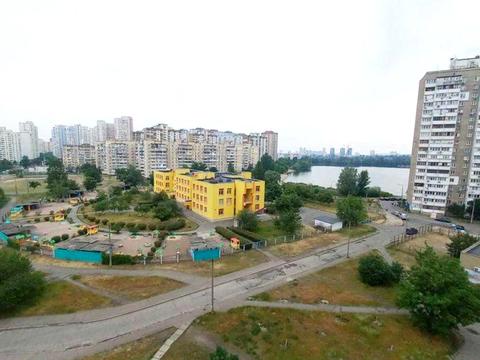 квартира за адресою Ревуцького вул., 8